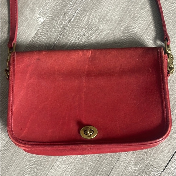 Vintage Coach Red Leather City Shoulder Bag - Picture 2 of 9